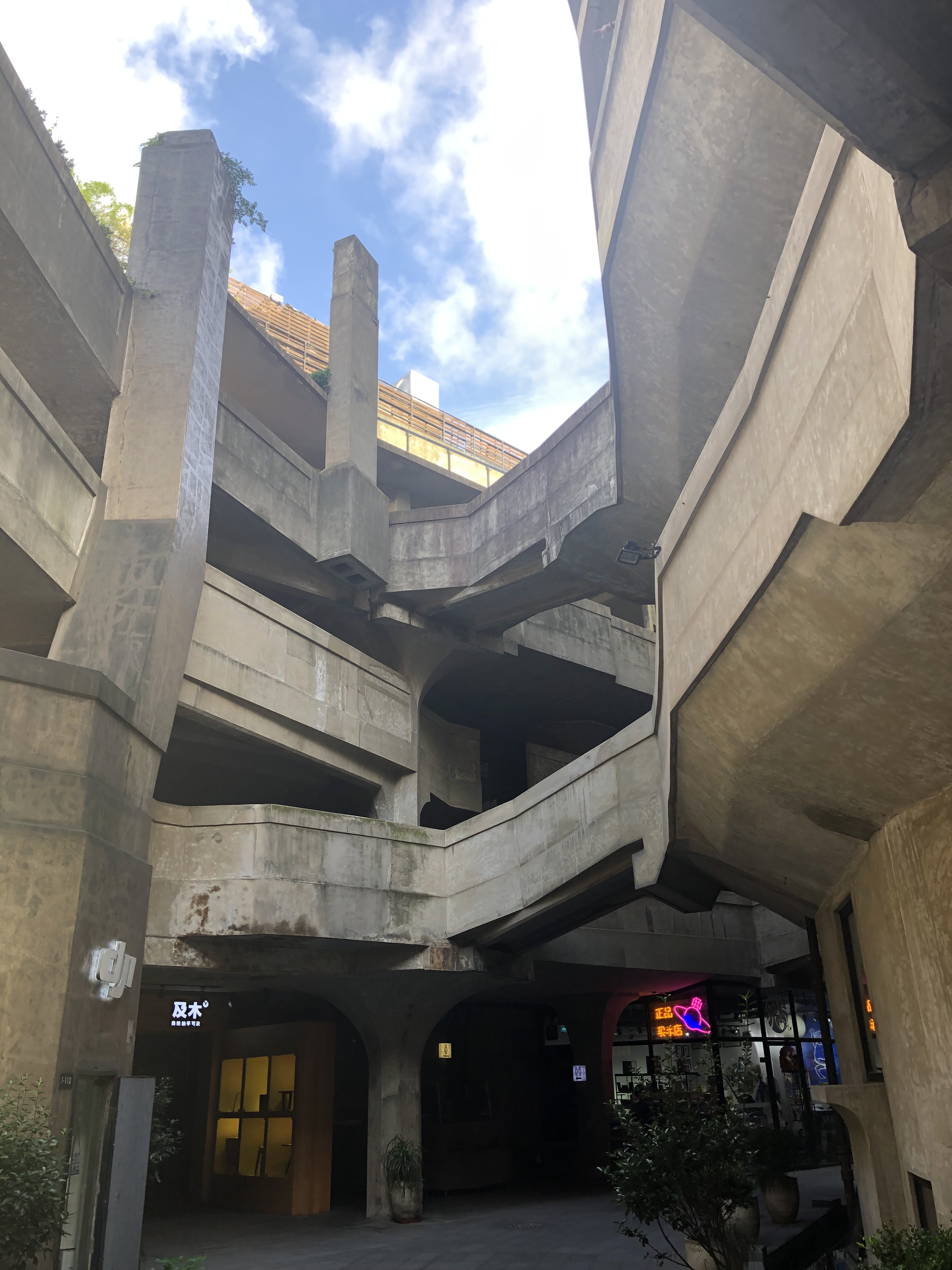 上海虹口区的百年老楼内部结构诡异，还是电影《小时代》的取景地