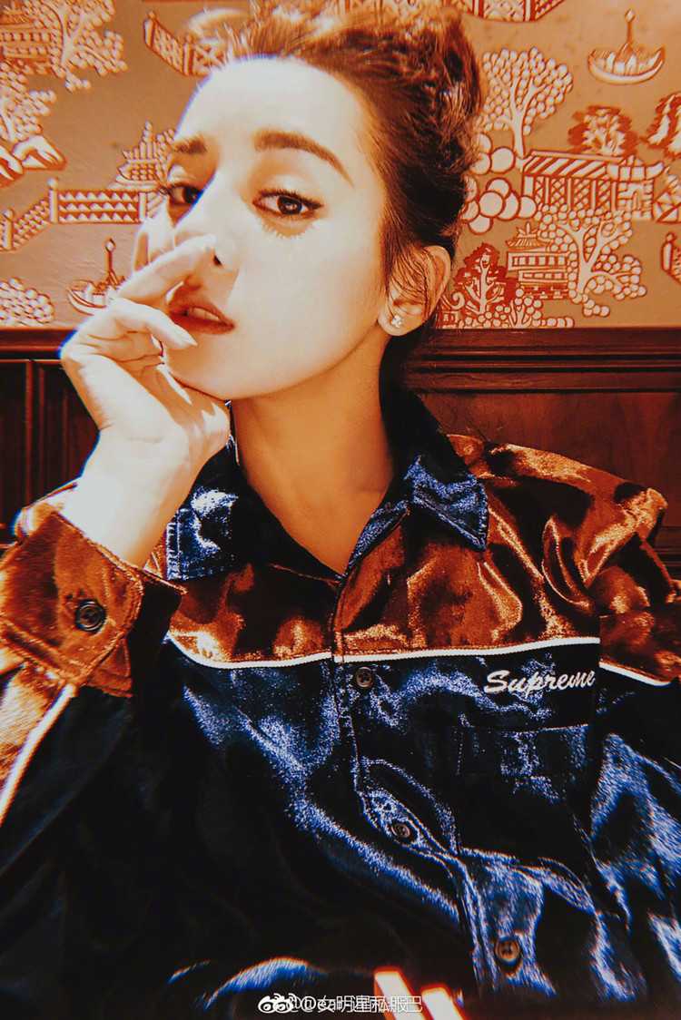 鞠婧祎、吴宣仪、迪丽热巴，你最欣赏谁的*服私**？