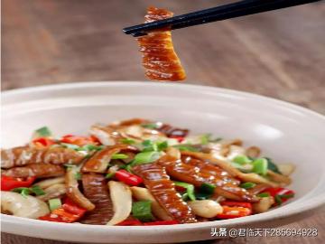 牛蛙烧肥肠做法教程,肥肠牛蛙干锅