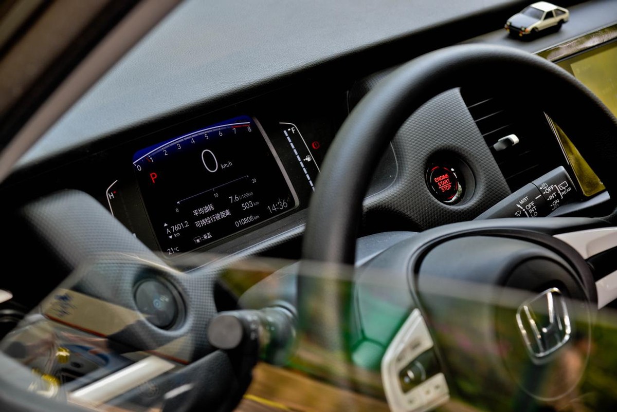 新版飞度空间,说一下04款飞度的空间