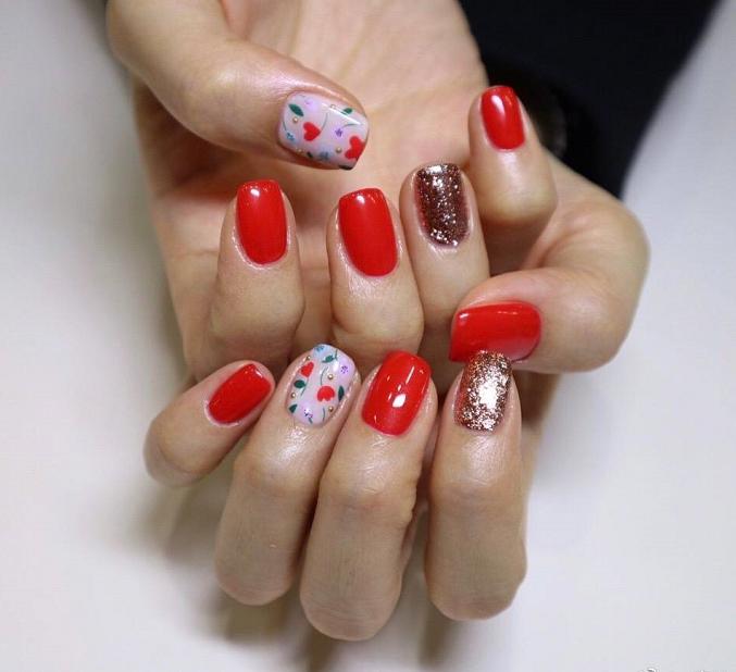 万能的亮片美甲不仅让你的指尖更出众,还会让你拥有好心情哦!