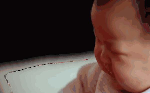 六个月宝宝总喜欢靠着大人,6个多月宝宝爱闹人