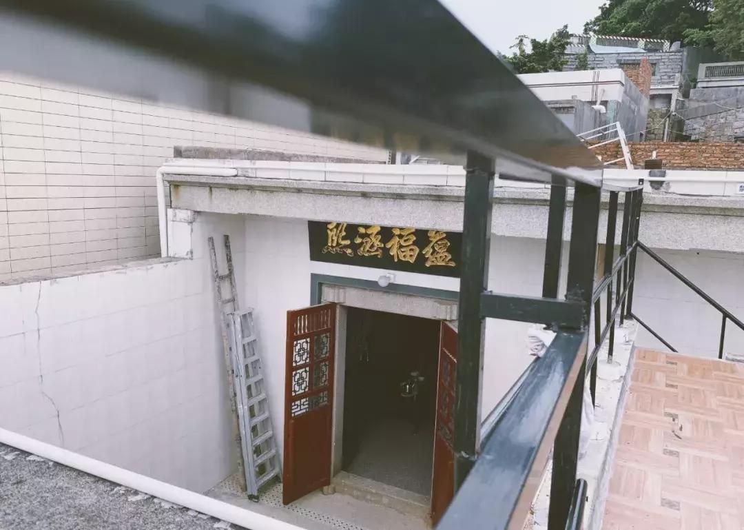 珠海玻璃天空之镜,珠海天空之镜跟日月贝近吗