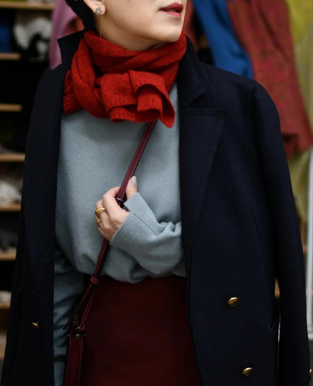 穿衣怎么告别土气,穿搭以蓝色为主