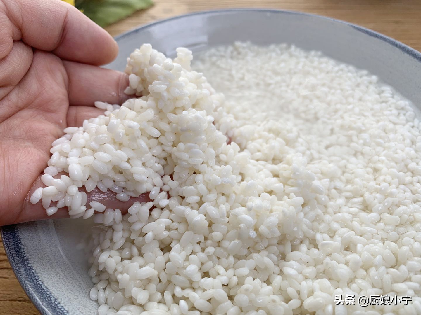 做糯米凉糕糯米与枣的比例是多少,糯米凉糕怎么做第二天不硬