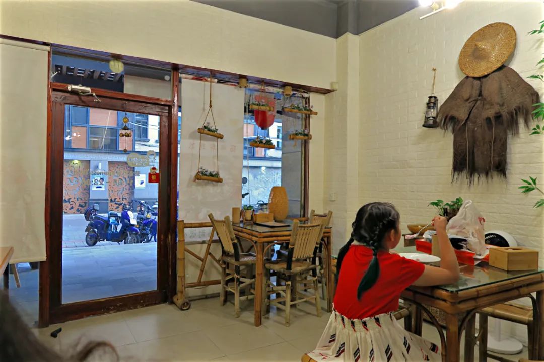 学生时代勾你馋虫的街边店,你和它上一次见面隔了几年?