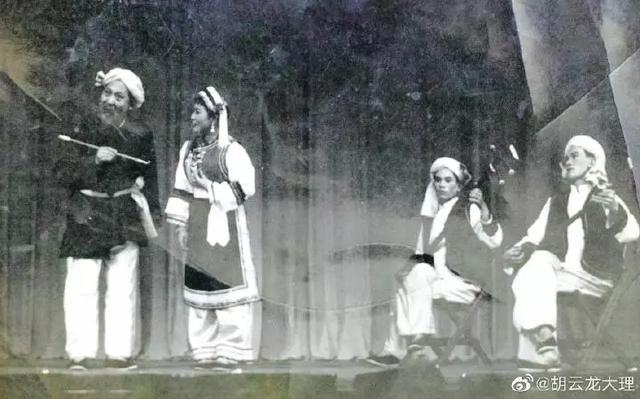 半个世纪前喜从天降上京汇演一念之差错过职业演艺生涯访何芳秀