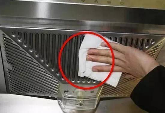 油烟机不用手擦哪里脏喷哪里,家里油烟机油污难清理