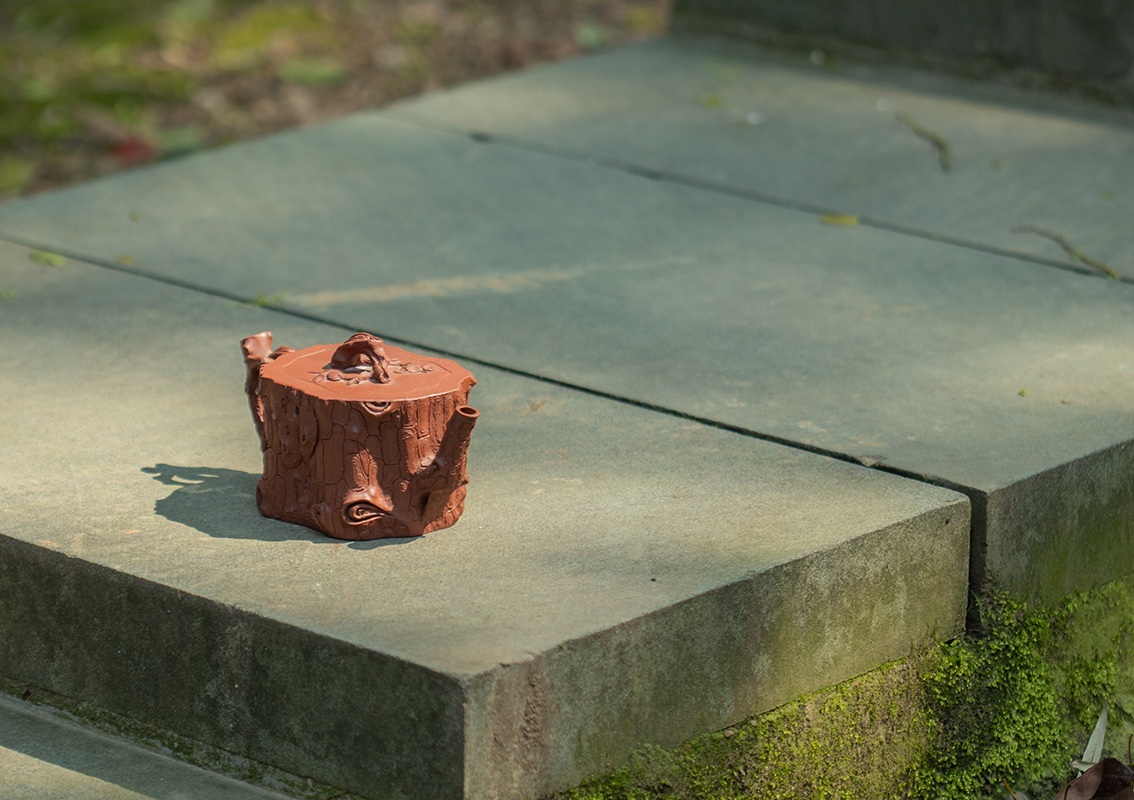 国家级助理工艺美术师桑和锦·松桩壶｜疾风知劲草，青松映明月