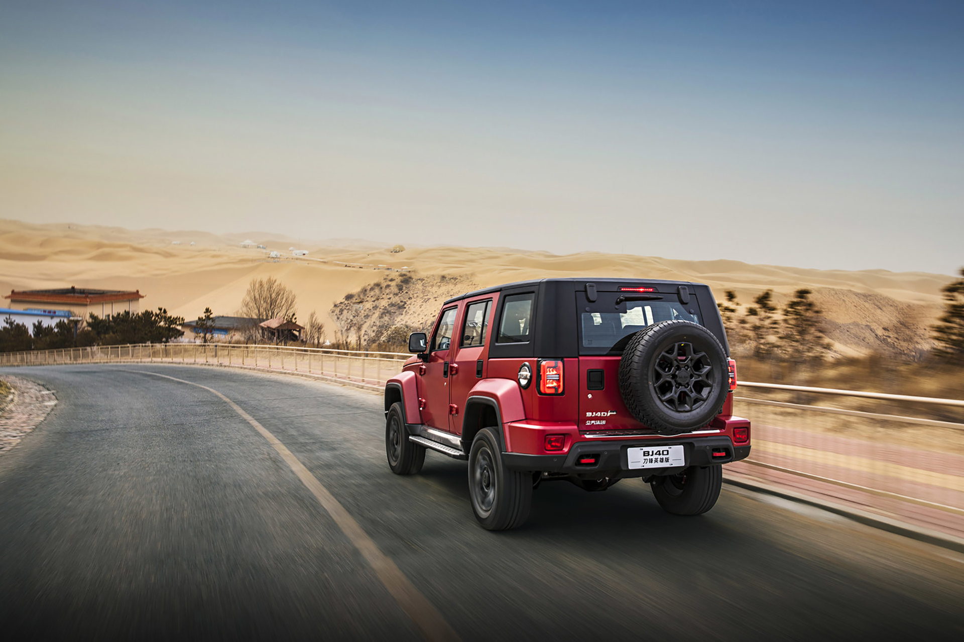 北汽bj40和坦克300牧马人怎么选,新款北汽bj40和坦克300空间对比