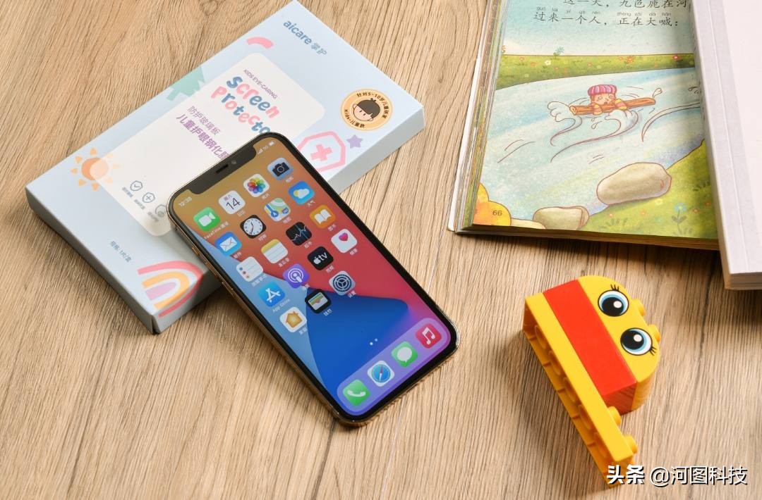 苹果手机贴怎样的钢化膜才算好膜,苹果手机贴钢化膜能起到防护作用