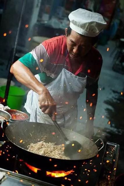 菜锅炒菜总是糊底,铁锅炒什么菜都粘锅怎么办