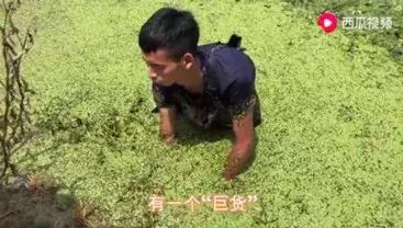 「故事」27岁男孩靠拍女装视频走红网络，他用行动证明越坚持越幸运