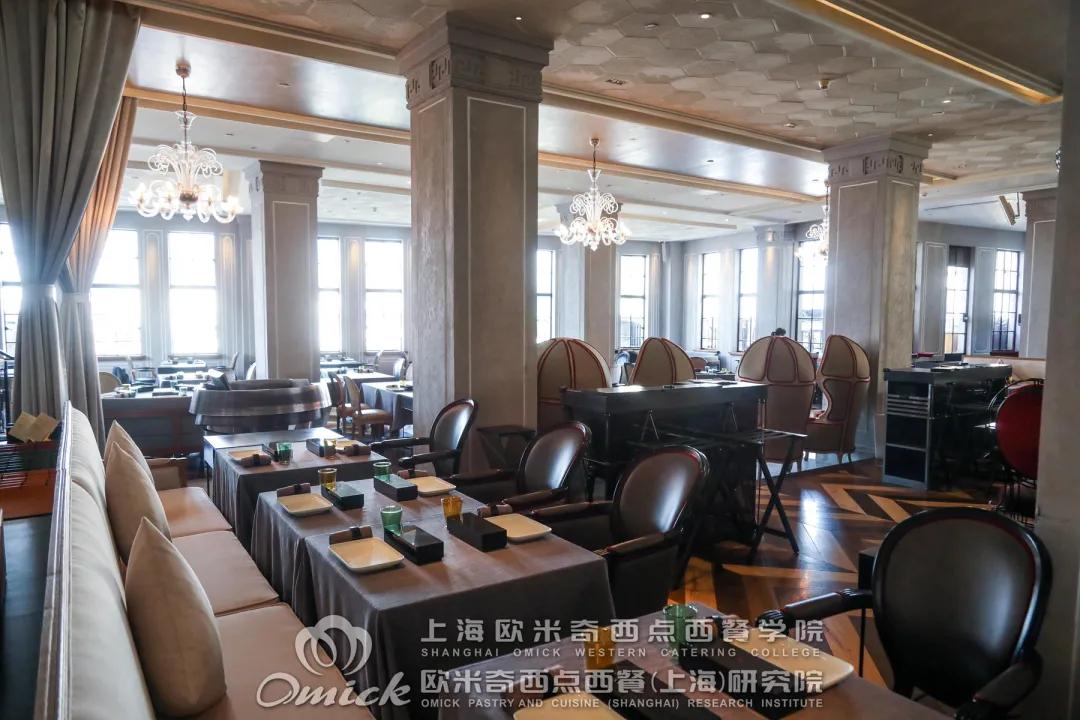 毕业生潘澄弘|在外滩十八号工作，是什么样的体验？