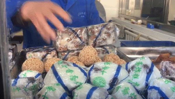 天津特色小吃被称为津门三绝 (天津风味小吃中的三绝之一)