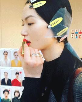 奢侈品下场battle卖口红，爱马仕、周仰杰，该买哪一支？