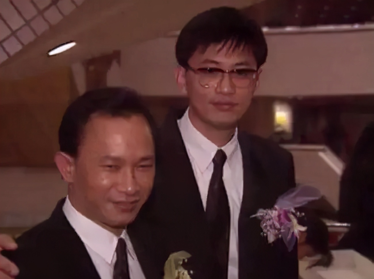 王家卫的盈利模式,王家卫的致富经历