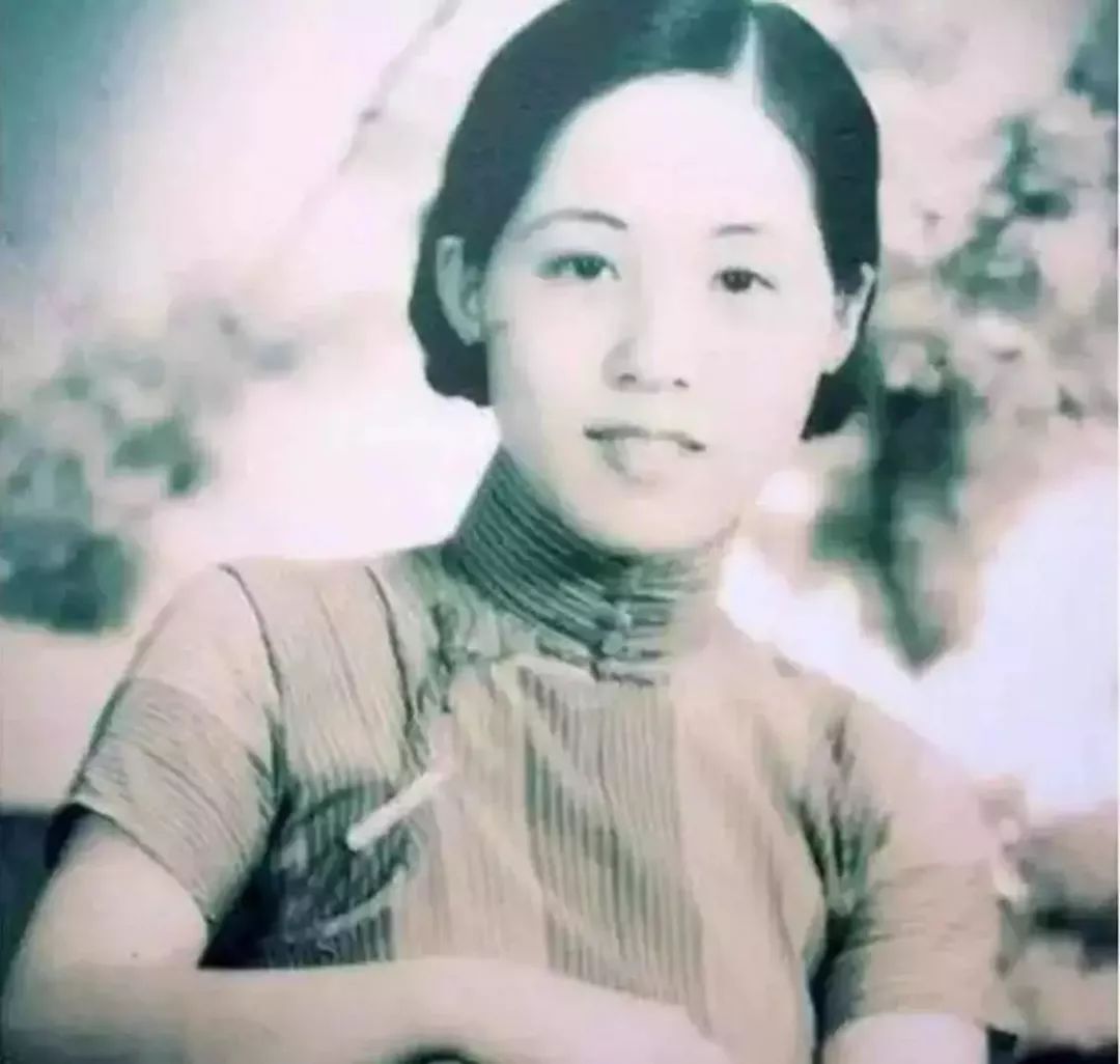 *楼青**女子发迹后资助一落魄青年,20年后再重逢,青年已是开国上将