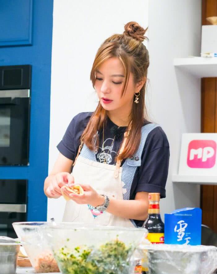 赵薇剪短发,赵薇减龄刘海