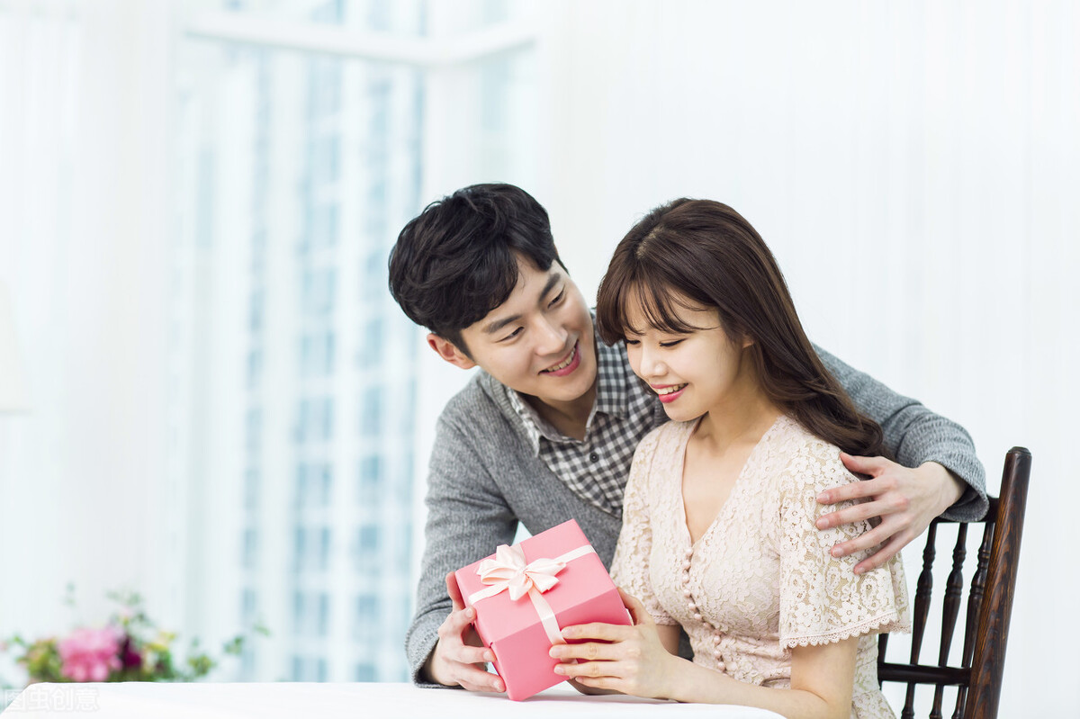 男人怎么做才让女人喜欢,男人要怎么做才能让女人喜欢