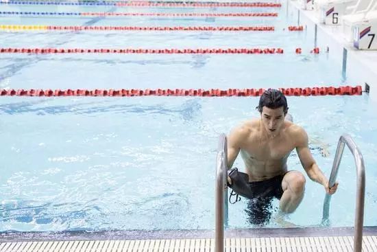 李治廷腹肌锻炼,李治廷花样健身