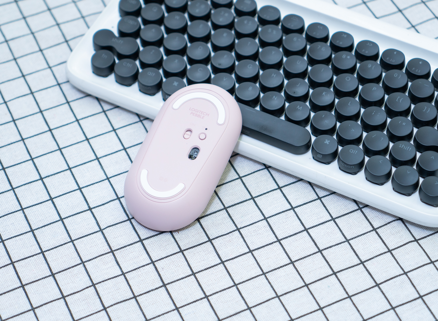 cherry鼠标和罗技鹅卵石,罗技鼠标m221与鹅卵石