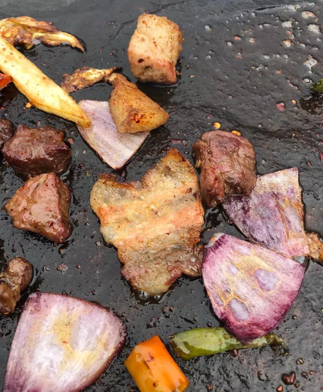 阿坝州又一处绝对秘境,雪山红石全部免费看,成都出发可耍2天!