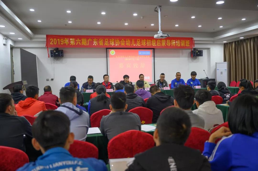 超萌幼兔,超萌兔公益足球直播课堂