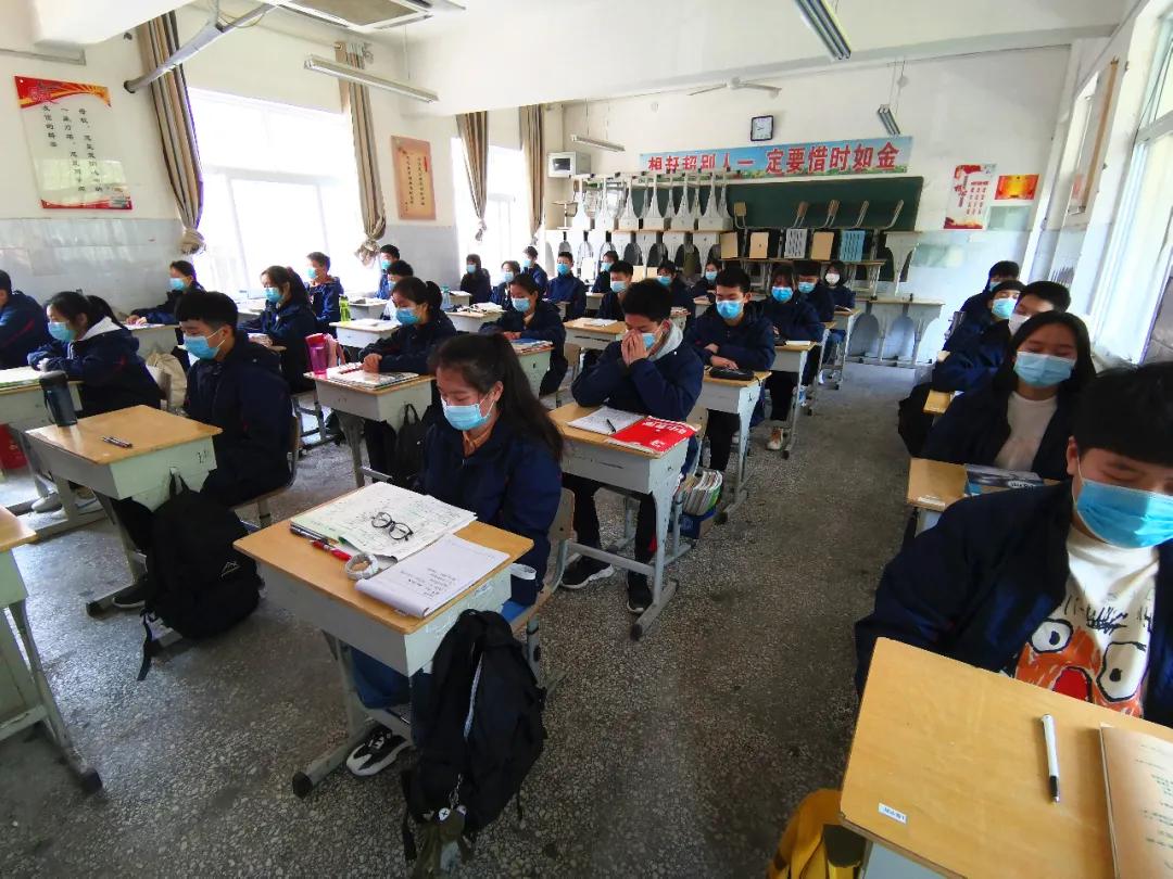 各学校开学第一天的报到情况,开学第一天的视频幼儿