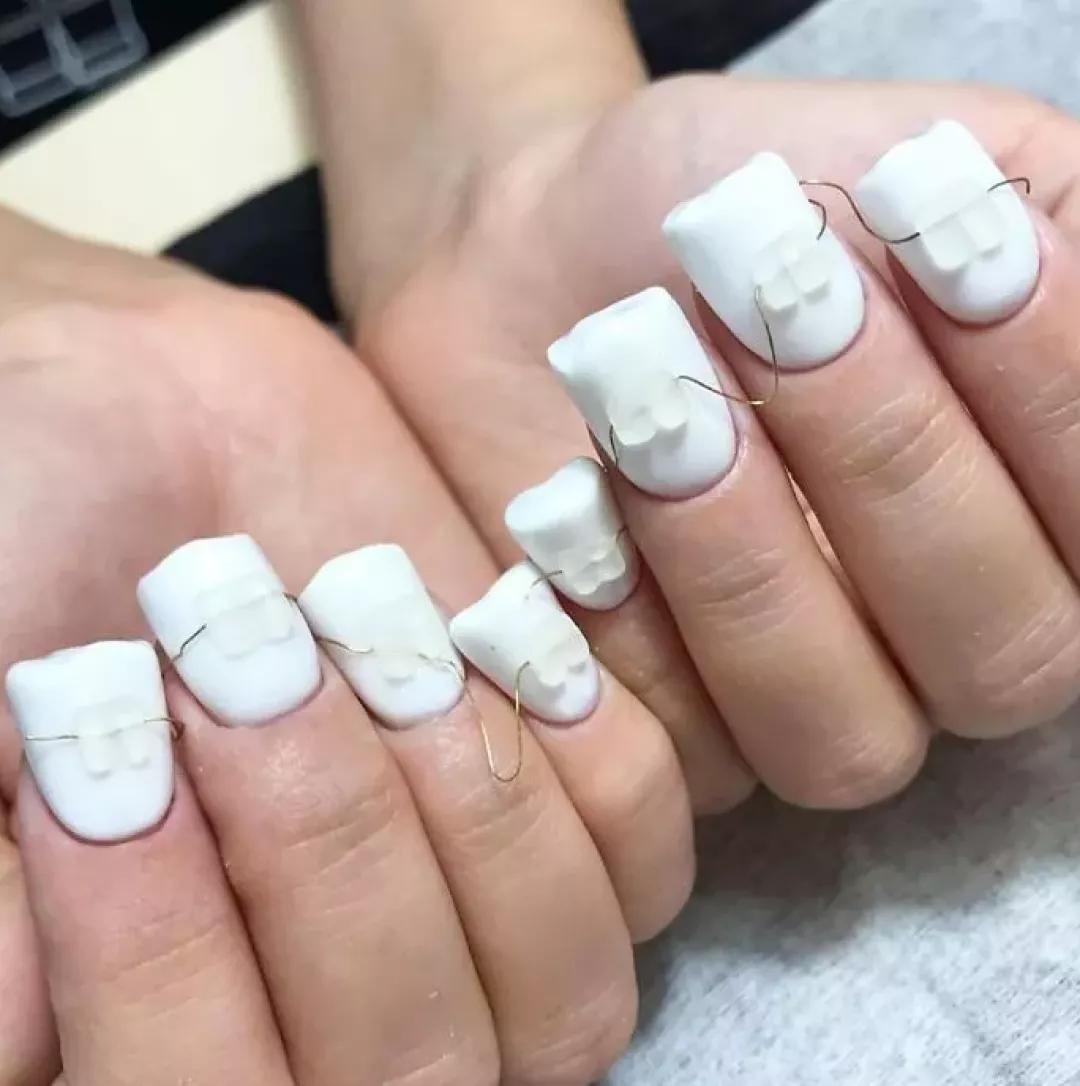 美甲师在吗？我被丑得睡不着觉