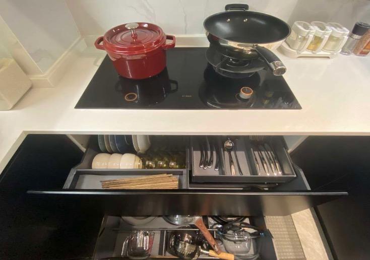 原木色极简家,黑白原木极简风格