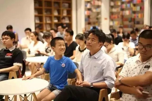 我带着自闭症儿子逃离康复机构，10年后他成了全国冠军