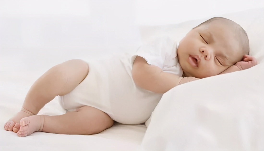 宝宝鼻塞流鼻涕太难受，这个缓解小方法，安全又管用