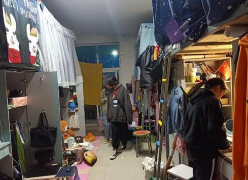 大学宿舍突击检查违法吗,大学宿管查违禁品