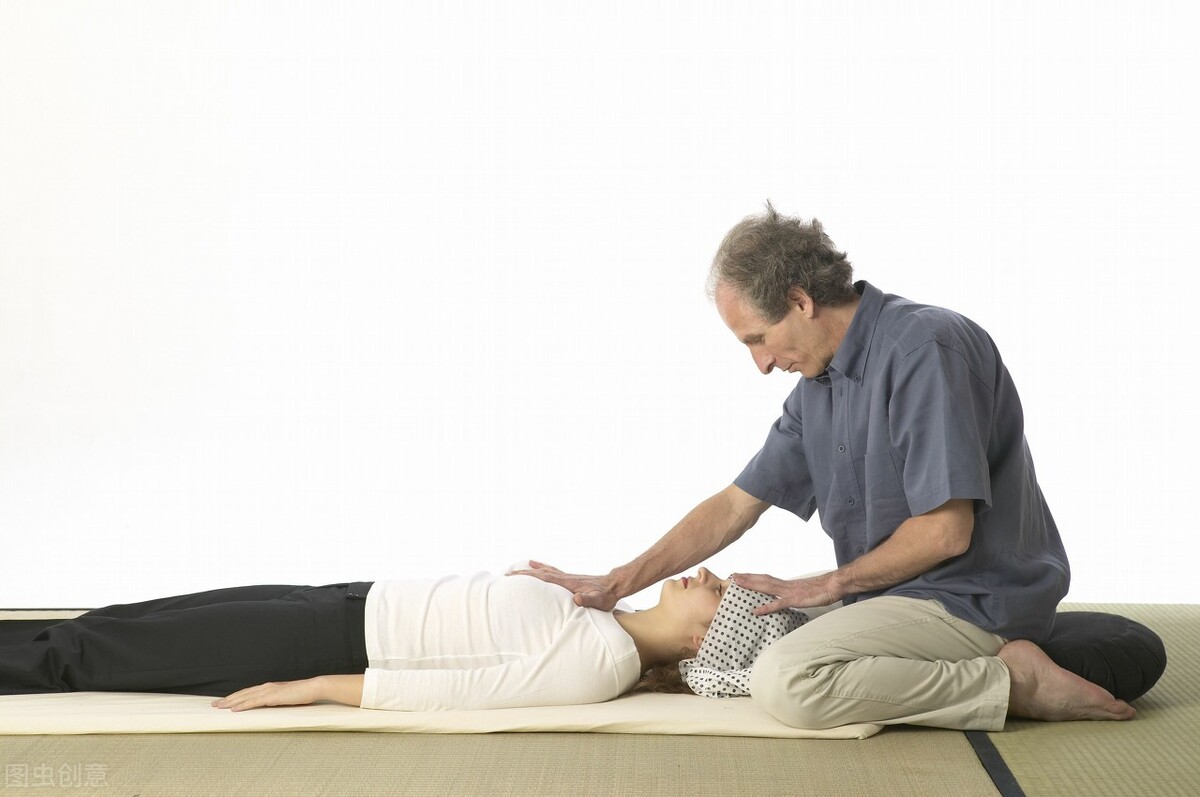 乳房按摩正确的手法是什么,哺乳期如何按摩乳房防止以后变小