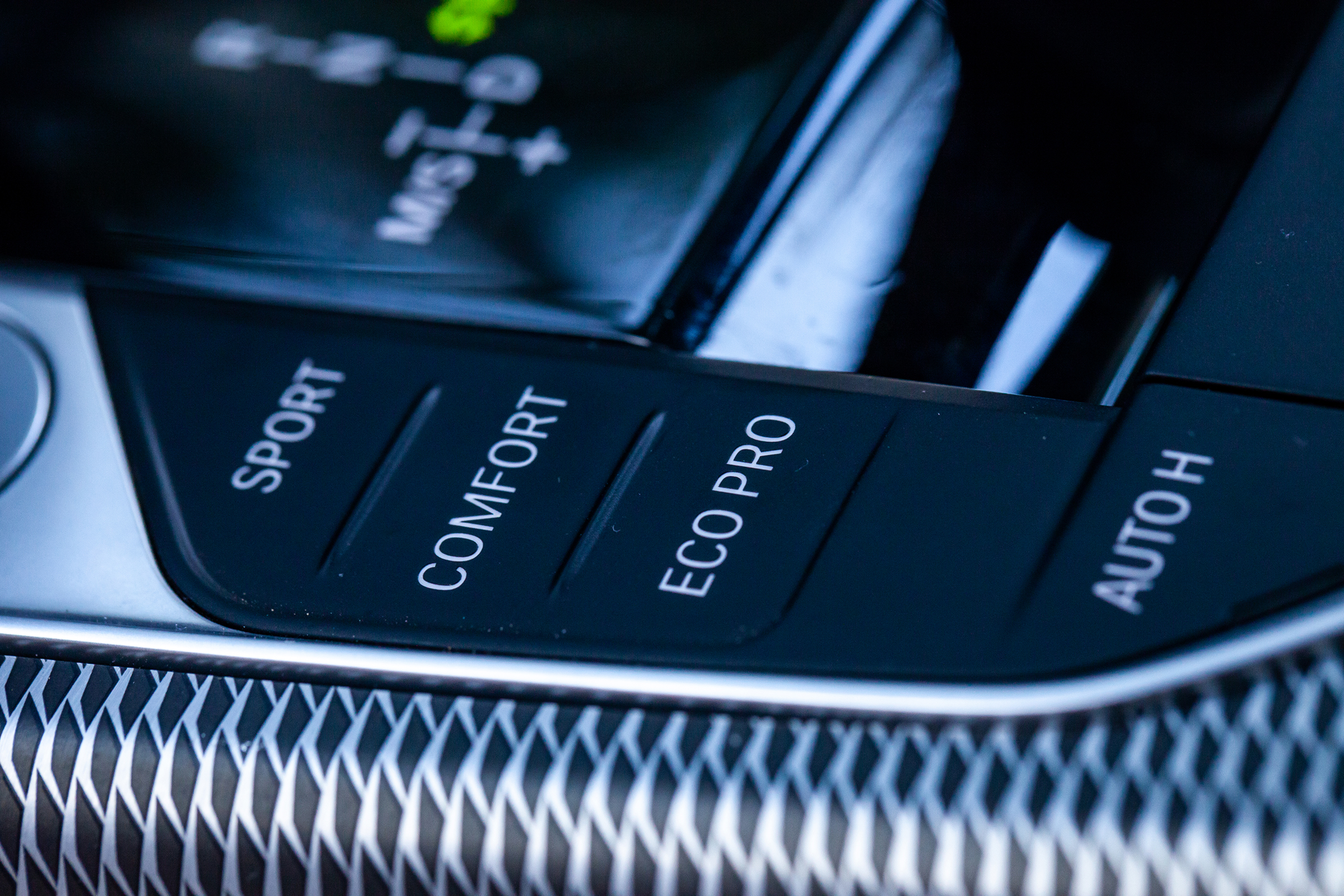 新款bmw330li测评,赛道深度试驾宝马330i