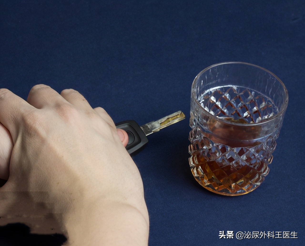 身体这些症状尿酸已高得可怕,尿酸高危害大这样降尿酸才是正解