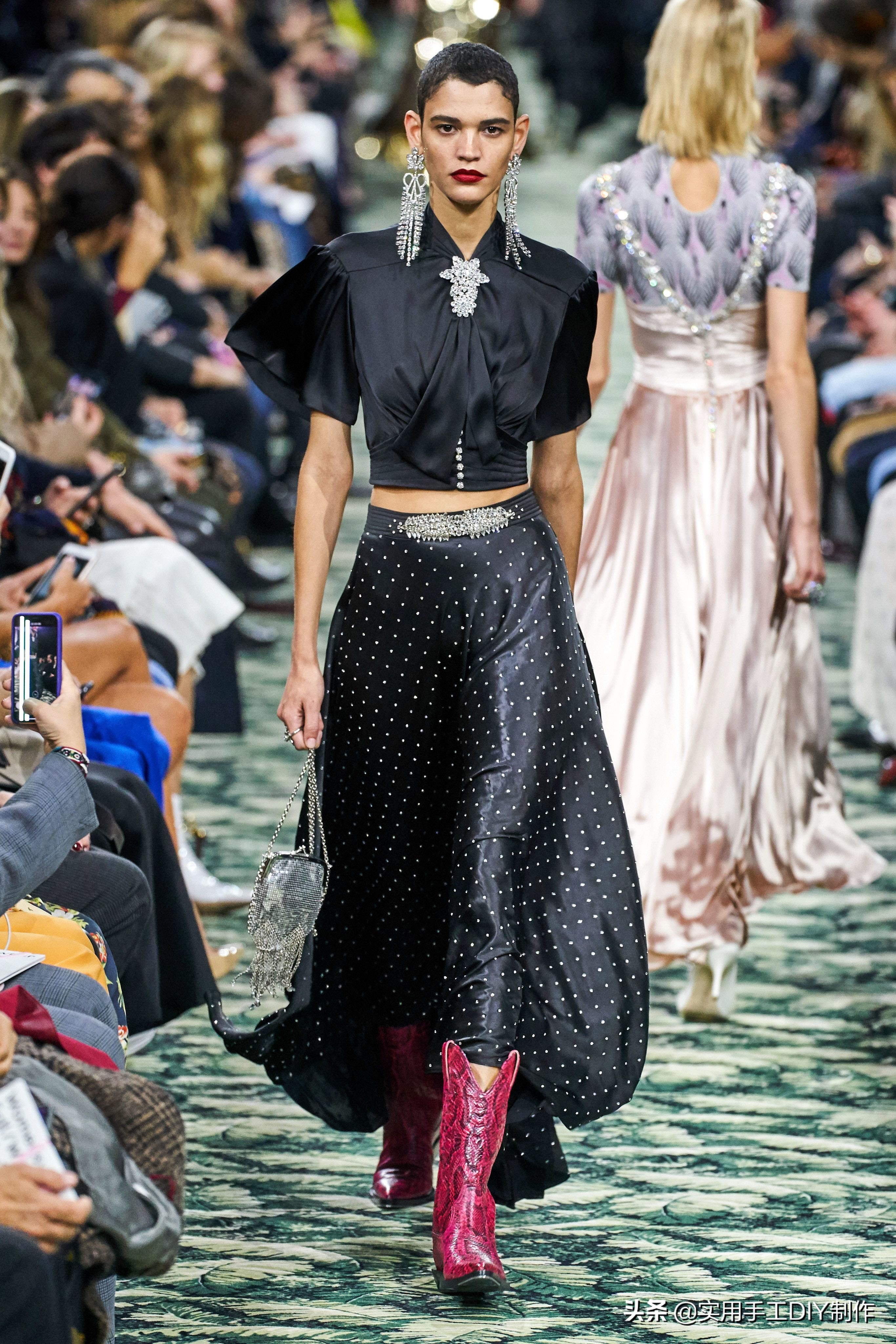 时装周pacorabanne系列2020,pacorabanne2021春夏系列金属长裙