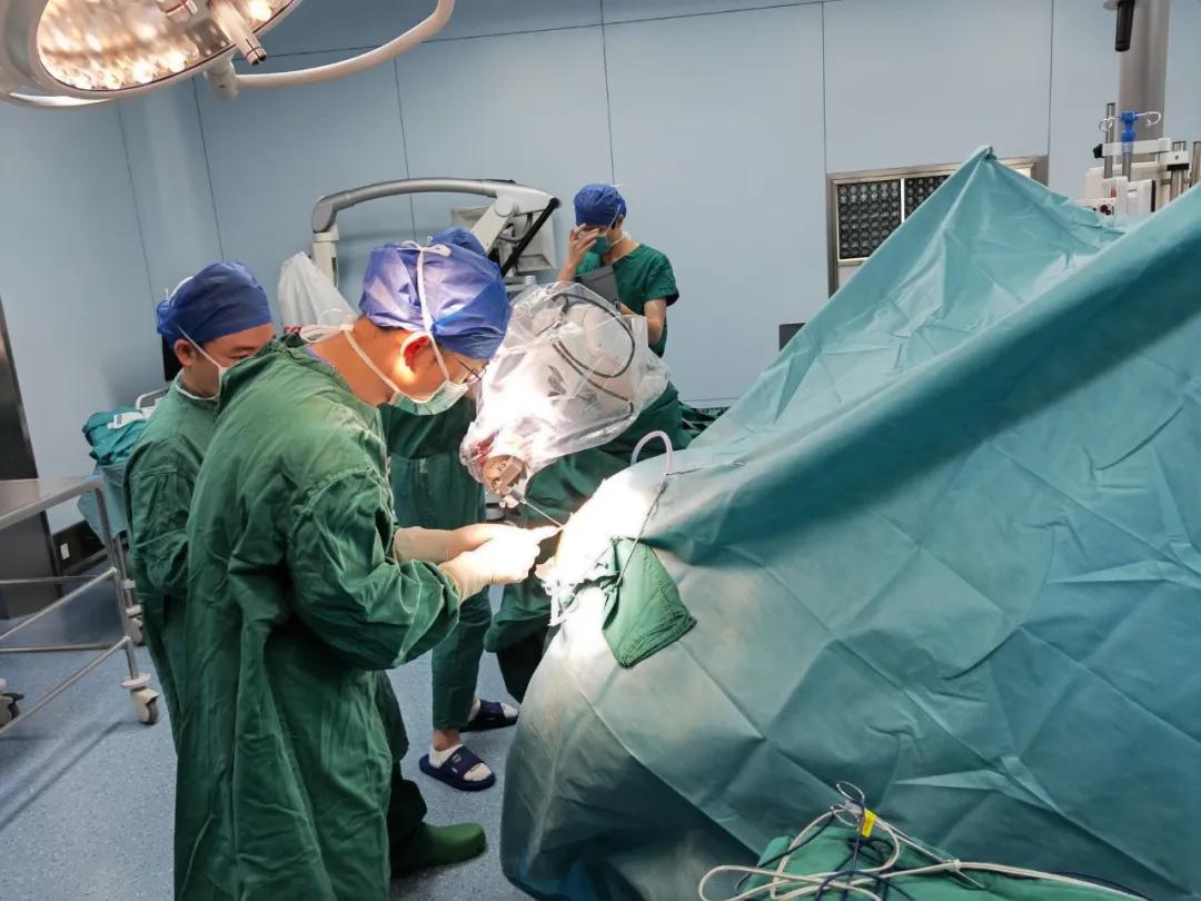 脑深部电刺激技术,中国首例脑深部电刺激手术