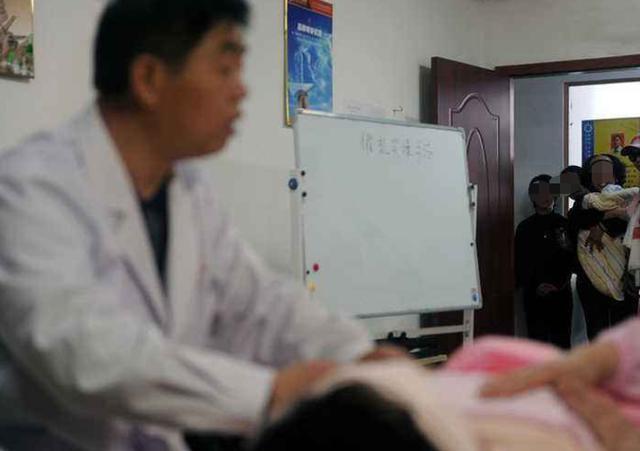 宝妈没奶水催乳师怎么催出来的,孕妈生完孩子没奶水怎么催乳