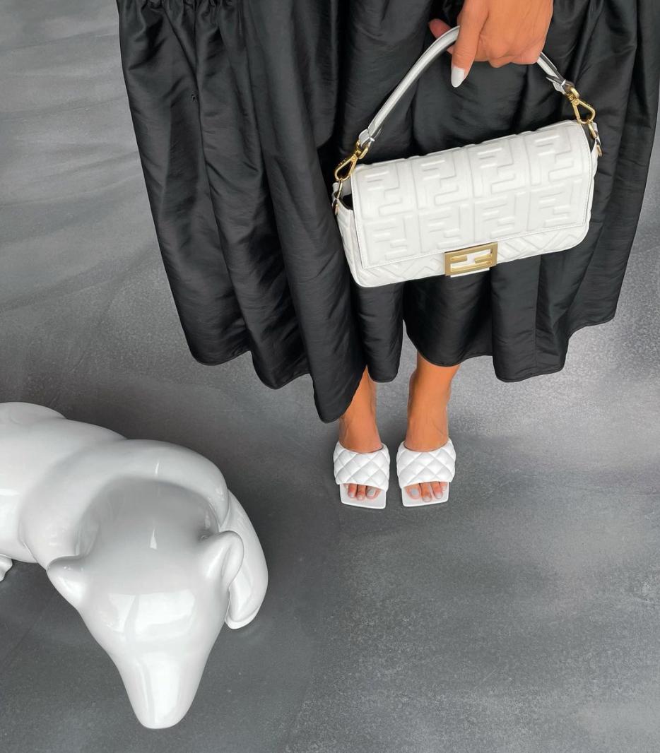 今年的时髦高跟鞋,今年时尚的高跟鞋品牌叫什么