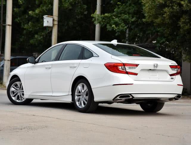 没买大众迈腾，全款裸车176800提本田雅阁，两万公里最低油耗5.9