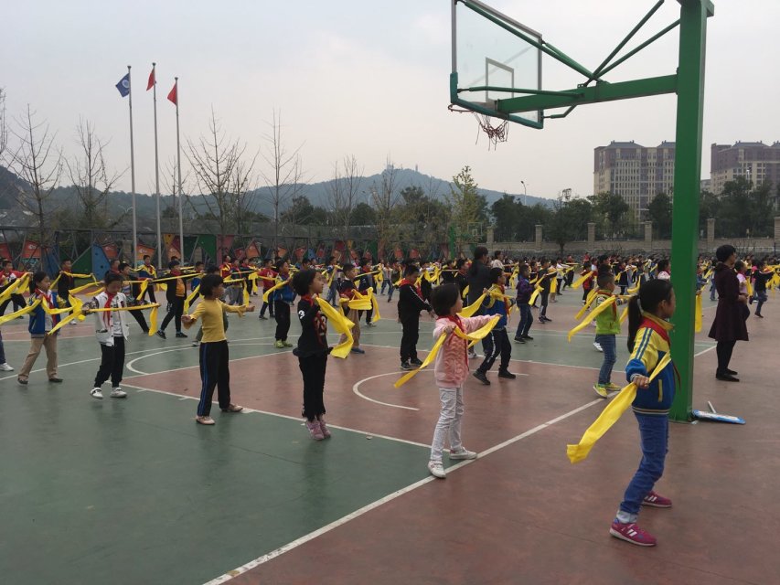 学校运动会班级解说词80字,学校运动会介绍简短英语