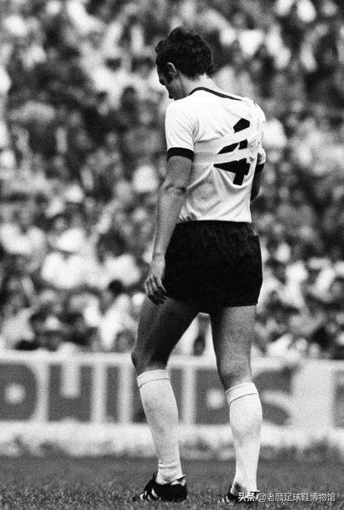 武磊肩伤面对两难选择，学萨拉赫竹篮打水，还是凯撒大帝名垂青史