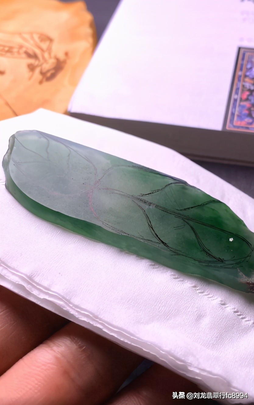 打破常规的设计，另类的翡翠仿真叶子，不一样的成品效果
