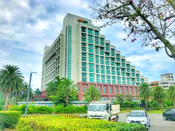 这家酒店有全台唯一「乌龙院主题房」，还能在馆内开赛车