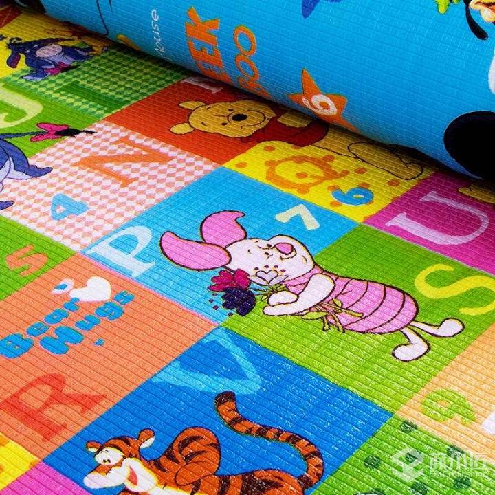 宝宝喜欢在地上爬来爬去,用什么婴儿爬行垫好呢?