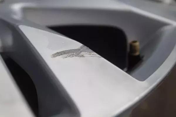 轮毂翻新后掉皮怎么修复,怎样修复受损的轮毂