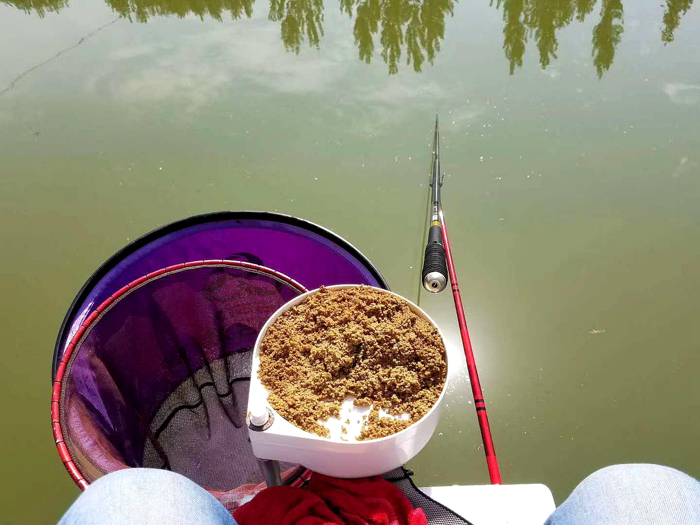 冬季垂钓鲫鱼如何避免闹小鱼,冬天野港刮风3级怎样钓鲫鱼