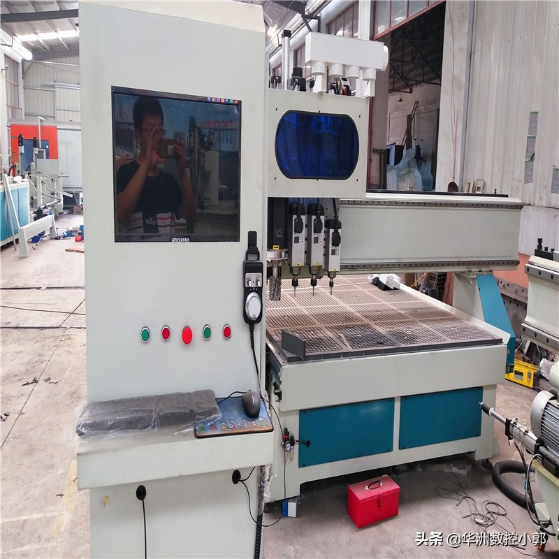 数控开料机尺寸是用什么控制,数控开料机价格一览表